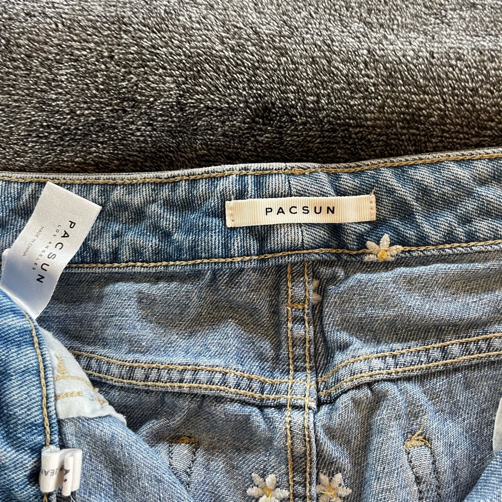 embroidered flower pacsun jeans - Picture 3 of 4